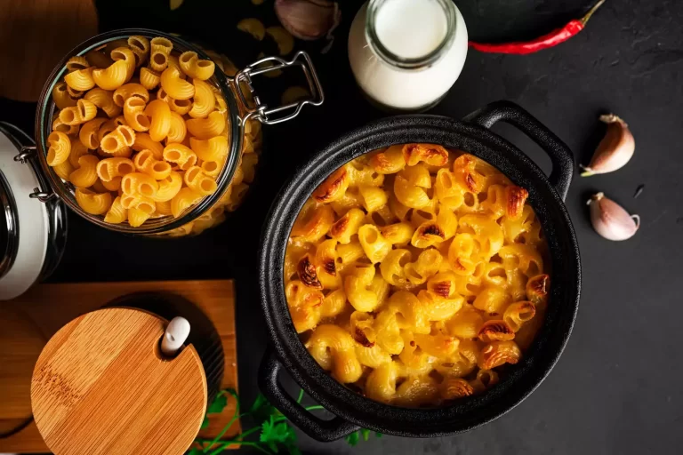 mac-cheese-american-style-macaroni-pasta-cheesy-sauce-dark-background-high-quality-photo_20
