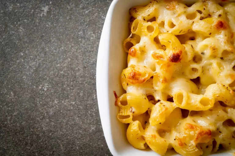 mac-cheese-macaroni-pasta-cheesy-sauce-american-style_20